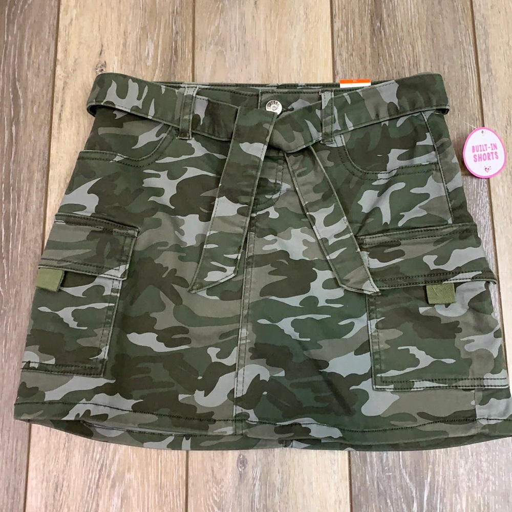 Girl’s Justice Camo skirt with built-in shorts NWT